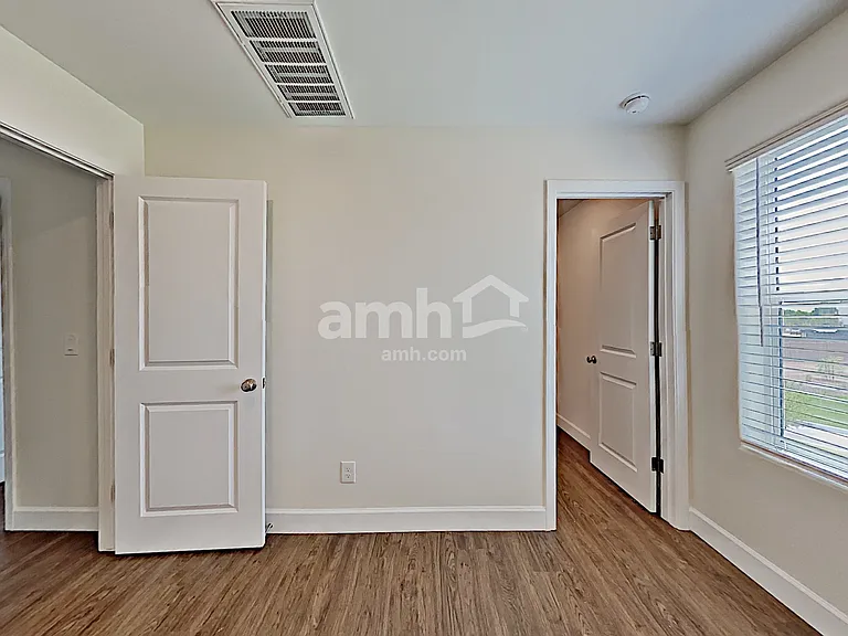 12502 N 60th Ave — Photo 14