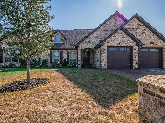 2nd image of 112 New Braunfels Ln