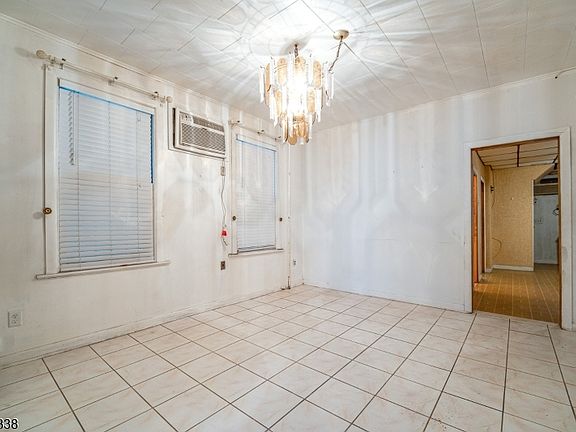 5th image of 390 Lafayette St