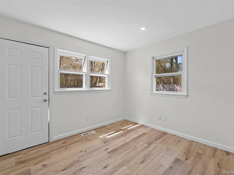12 Hackensack Rd — Photo 9