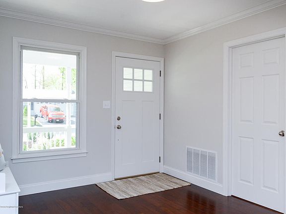 5th image of 16 Concord Cir