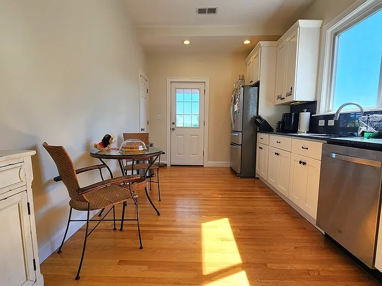 121 Heath St #2A — Photo 2