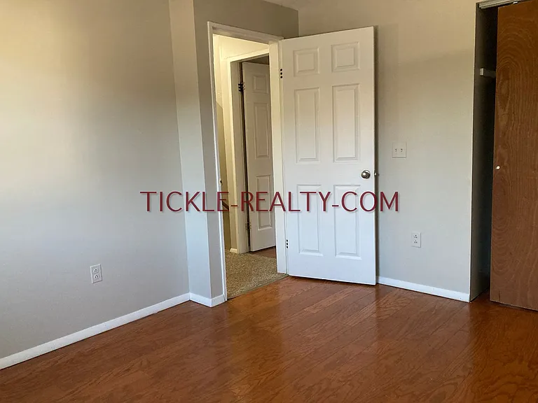 1868 Livingston Rd — Photo 27