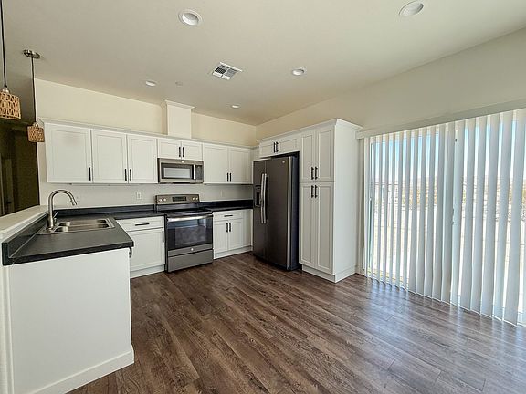 3rd image of 6935 Wilshire Ave