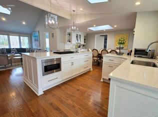 13 Beachland Ave, East Quogue, NY 11942