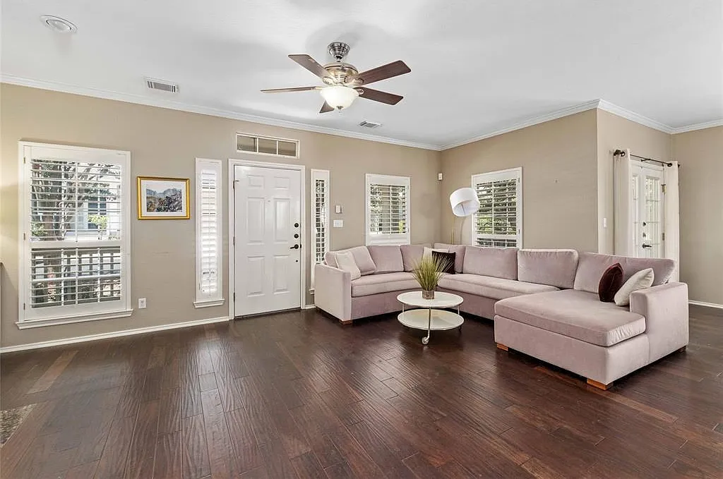 4 bed, 3.0 bath, 2205 sqft, $4,800 — Photo 4
