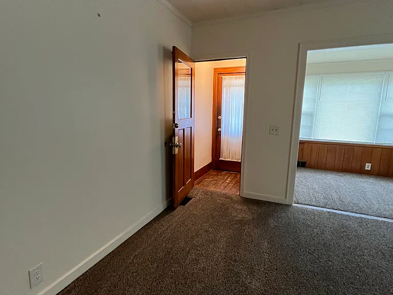 51 Middlesex Rd — Photo 2