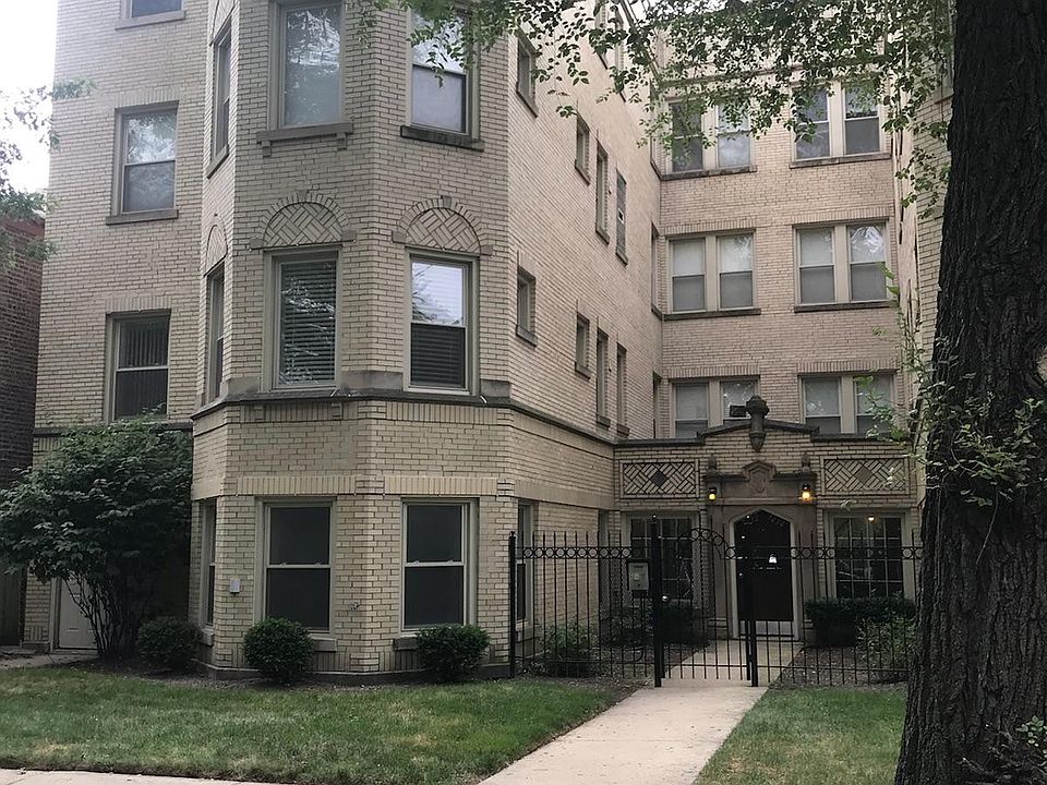 1st image of 7432 N Oakley Ave #101