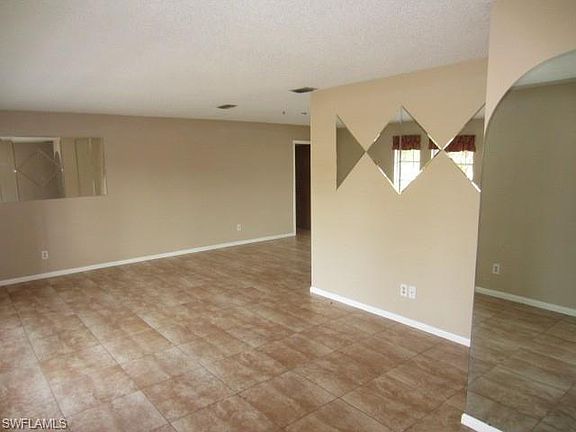 2nd image of 415 SW 38th St