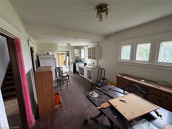 5th image of 4445 John St