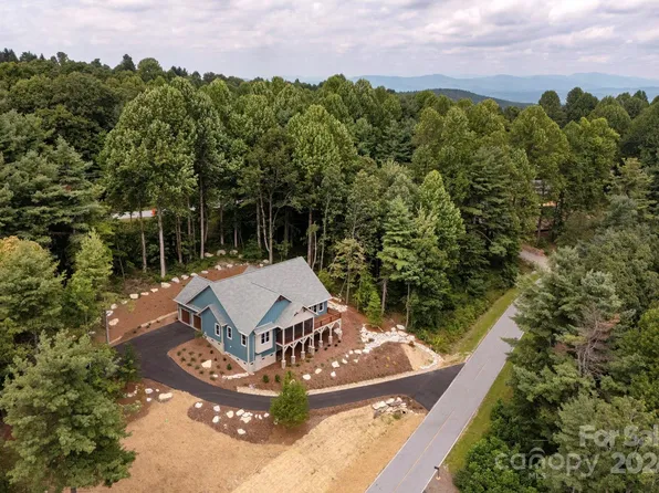 708 Hollybrook Dr, Flat Rock, NC 28731