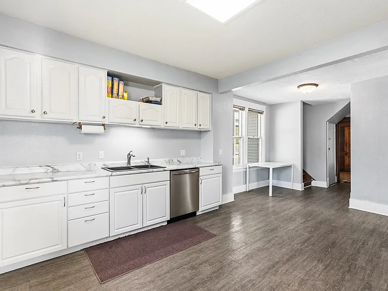 3405 Cuming St — Photo 5