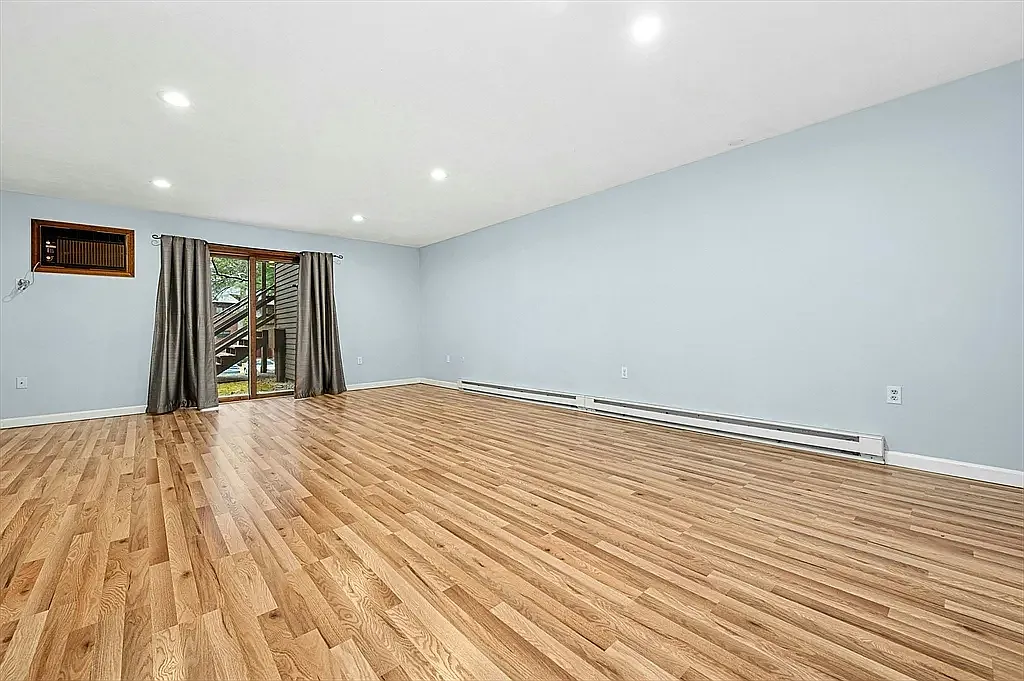 2 bed, 1105 sqft, $2,200 — Photo 3