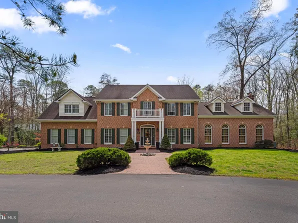 301 Sturtons Ln, Pasadena, MD 21122