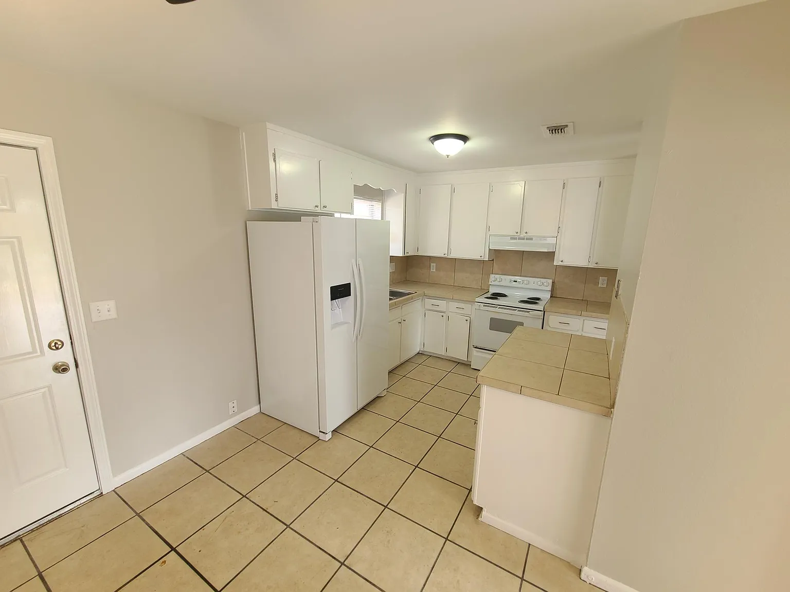 3 bed, 1.5 bath, 988 sqft, $1,485 — Photo 2