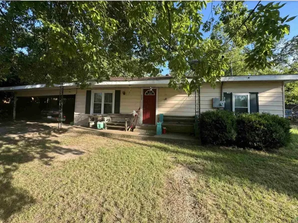 609 W Gay Ave, Gladewater, TX 75647