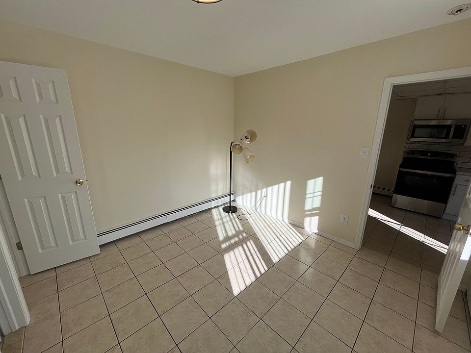1st image of 40 Bonnie Ln