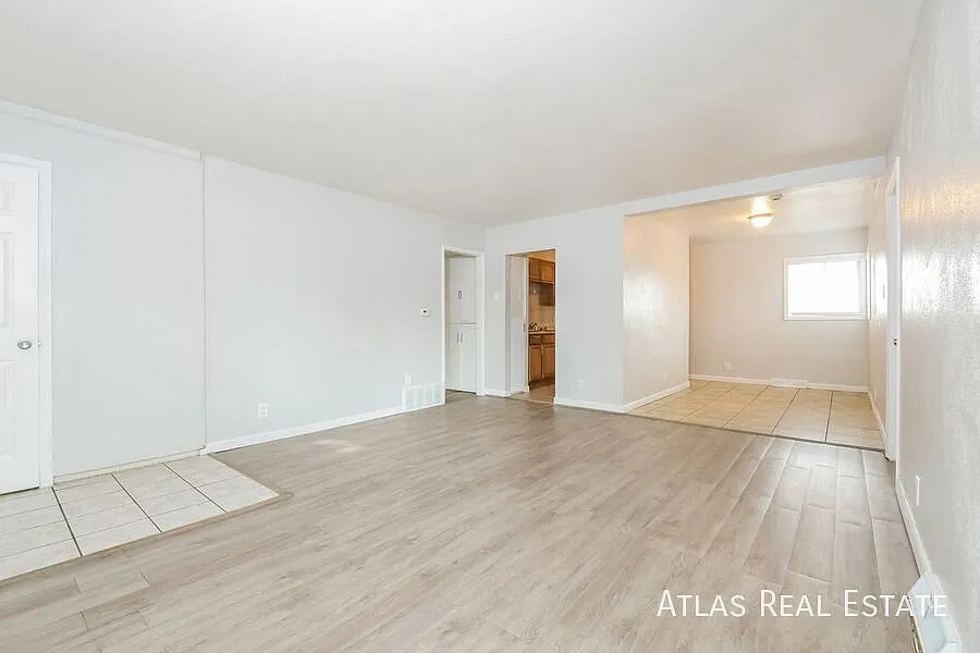 3 Bedroom, 1 Bath in the Villa Park Neighborhood. Quiet Street. New Flooring and Paint. Fenced Yard. — Photo 4