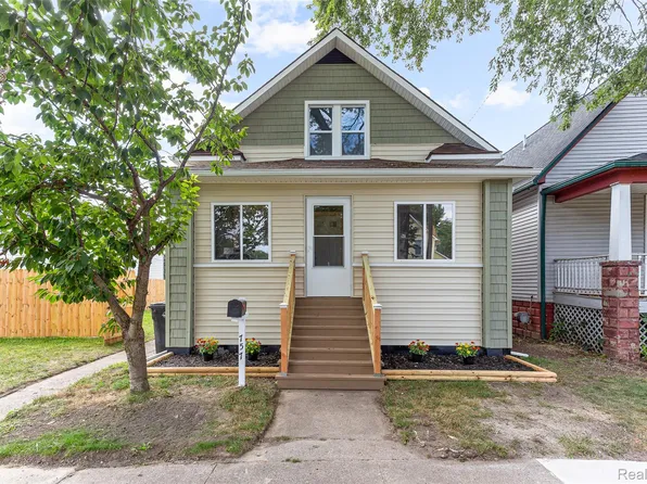 757 Orchard St, Wyandotte, MI 48192