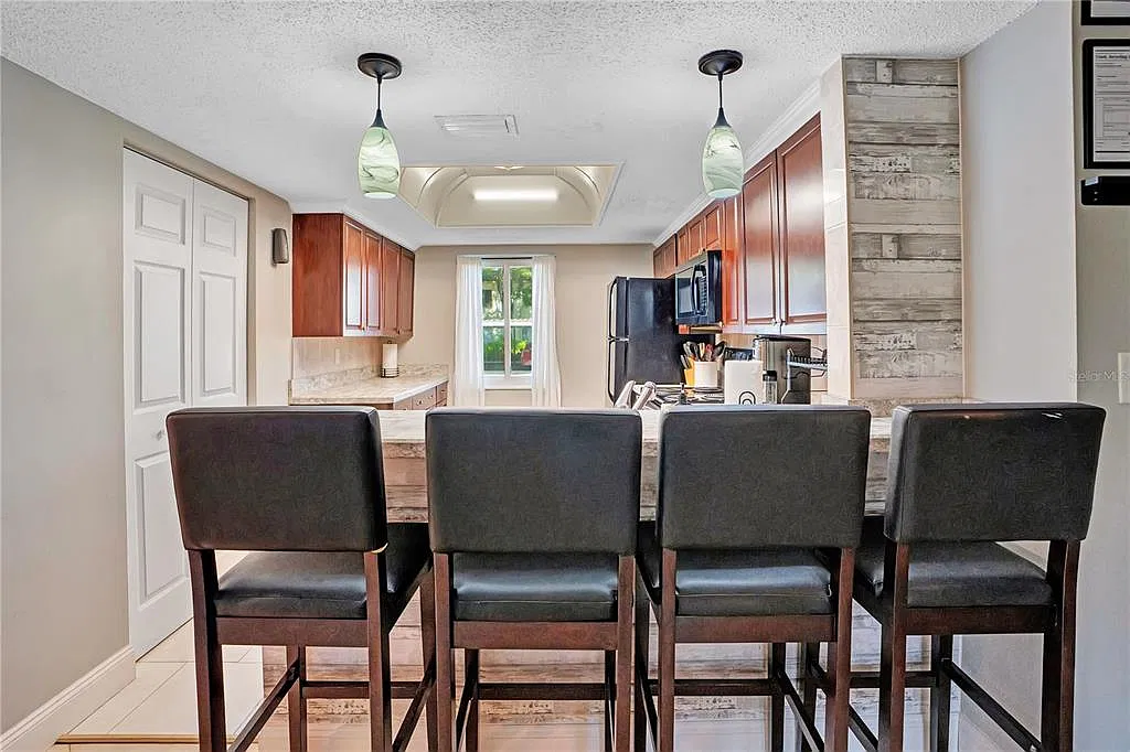 2 bed, 2.0 bath, 1054 sqft, $2,100 — Photo 4