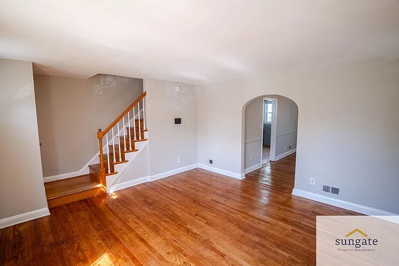 3 bed, 1.5 bath, 1178 sqft, $2,190 — Photo 4