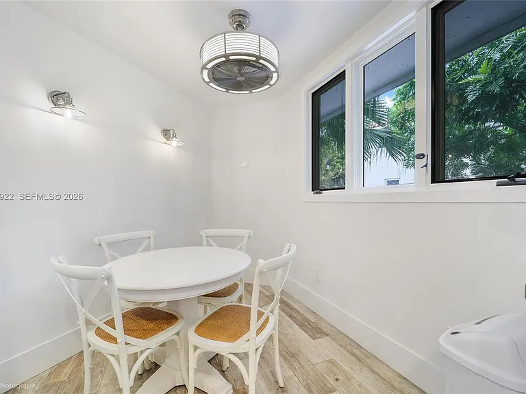 2449 S Bayshore Dr — Photo 10