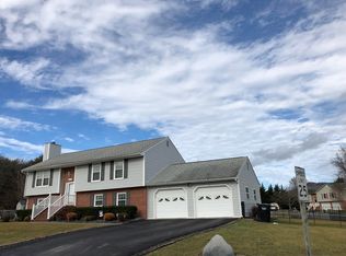 8069 Deer Branch Dr, Roanoke, VA 24019
