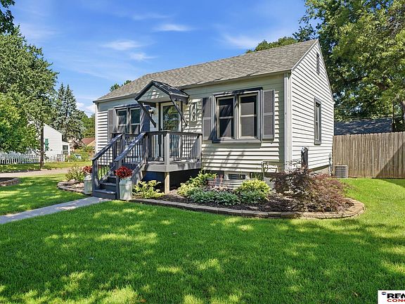 2nd image of 3700 Everett St