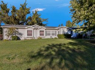 1221 N Main St, Andover, KS 67002