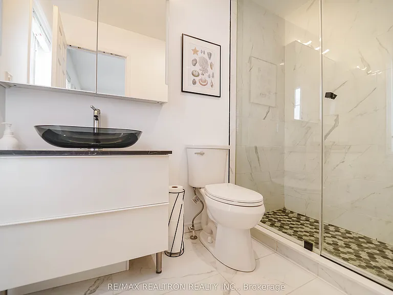 401 Rossland Rd E — Photo 23