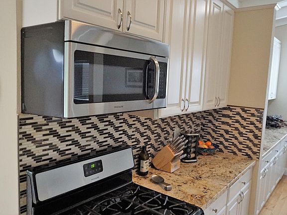 3rd image of 5155 Elmwood Ave