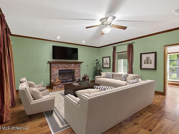 4th image of 20332 Hayes Rd