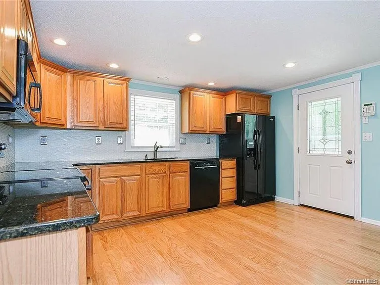 1122 Mill St — Photo 6