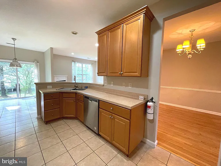 36 Hoover Ave — Photo 9