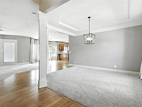 4th image of 1425 NE Stonewood Dr