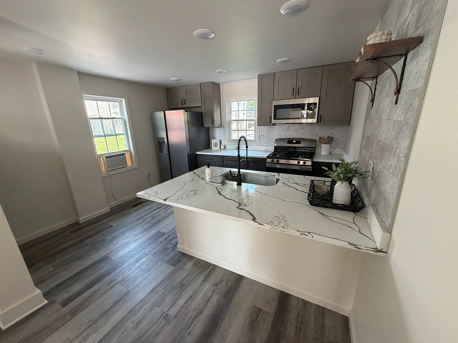 14 N Locust St — Photo 3