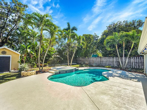 514 SW 73rd Avenue, North Lauderdale, FL 33068