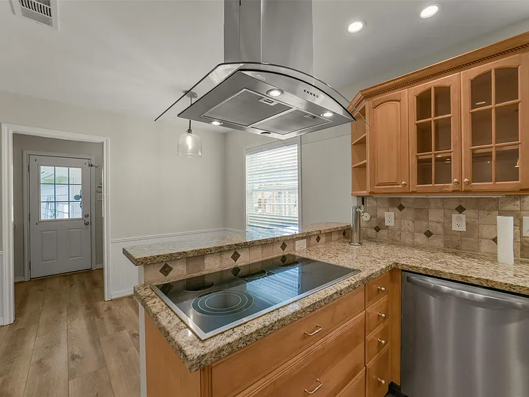 14915 Chadbourne Dr — Photo 16