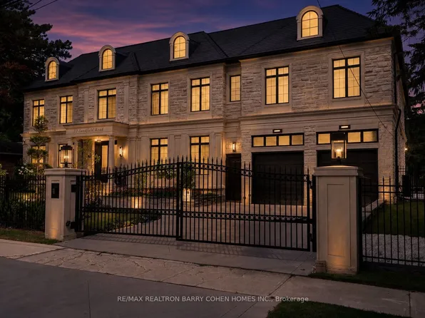 23 Sandfield Rd, Toronto, ON M3B 2B5