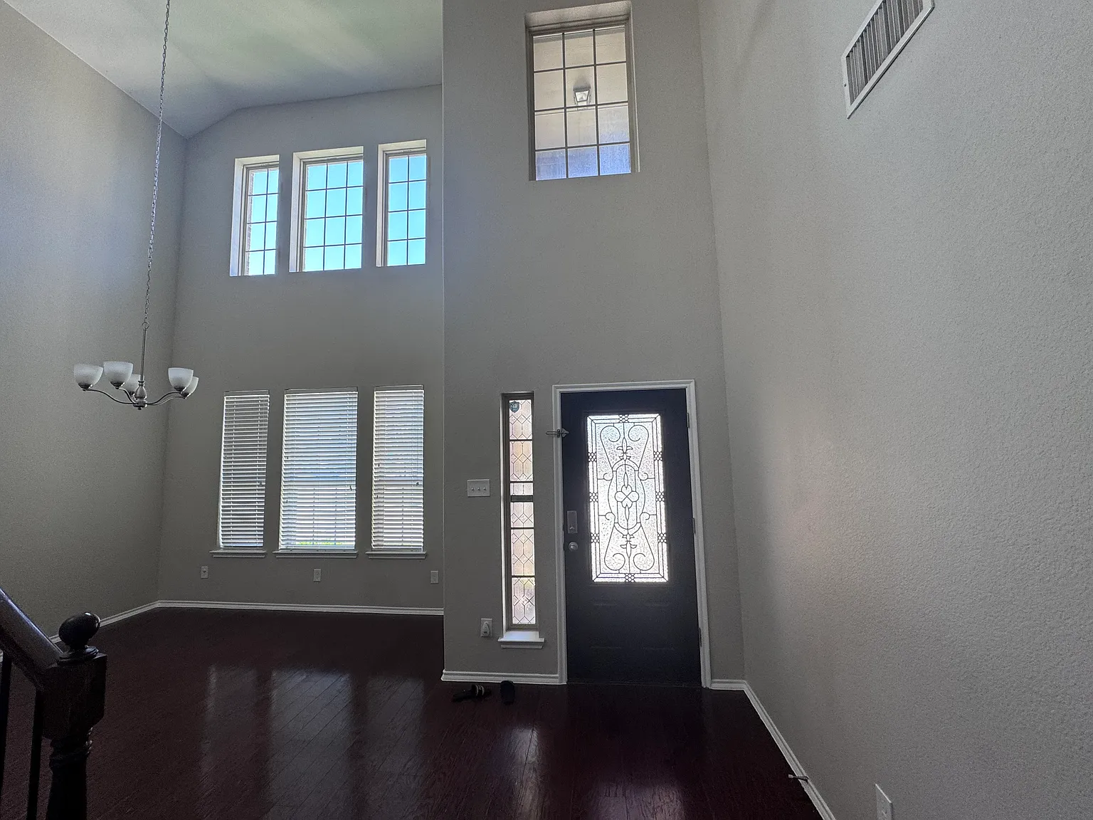 4 bed, 2940 sqft, $2,700 — Photo 3