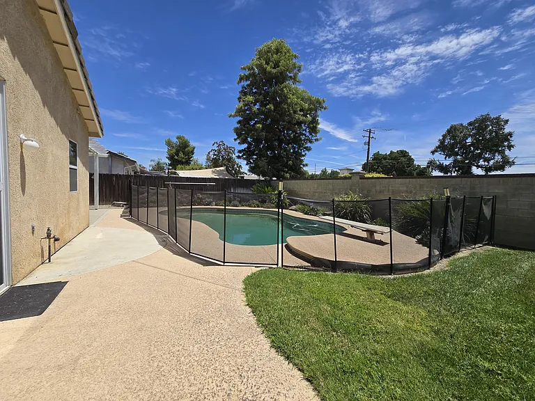 801 W Redwood St — Photo 12