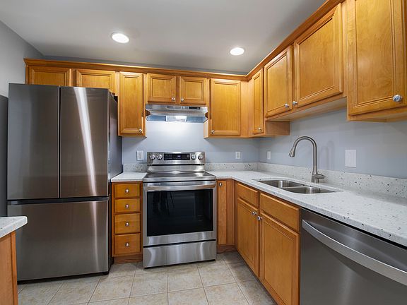 3rd image of 205 Berry Ave