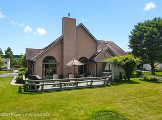 916 Clearview Rd, Moscow, PA 18444