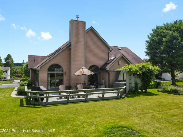 916 Clearview Rd, Moscow, PA 18444