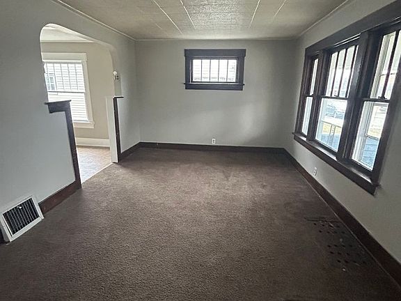 2nd image of 2725 Reed St