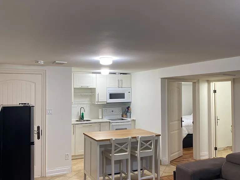 48 Sunnywood Cres #BASEMENT — Photo 6