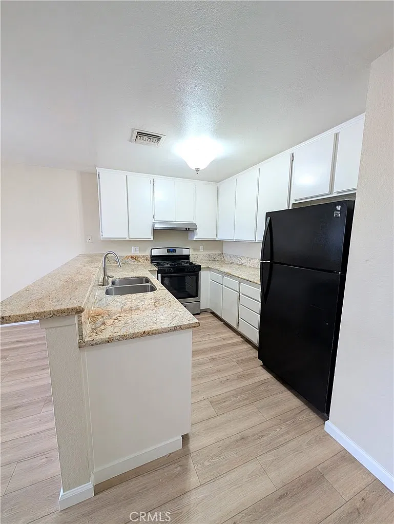 2 bed, 2.0 bath, 1000 sqft, $2,495 — Photo 2