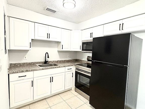 4th image of 3712 W Cass St APT 27