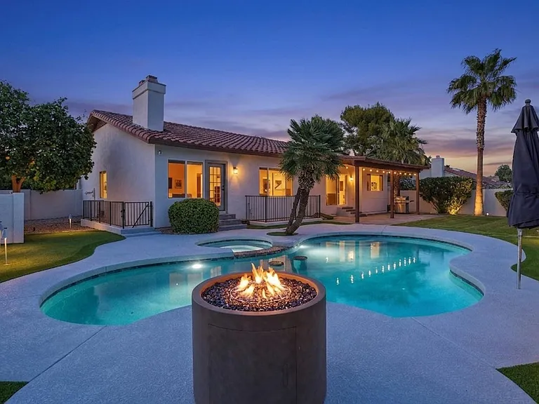 5623 E Claire Dr — Photo 6