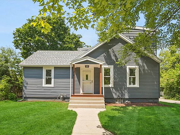 2nd image of 818 Bach St